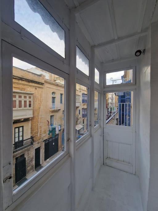 No 60, 2Nd Floor, Centrally Located, Fully Equipped Studio Apt Флориана Экстерьер фото